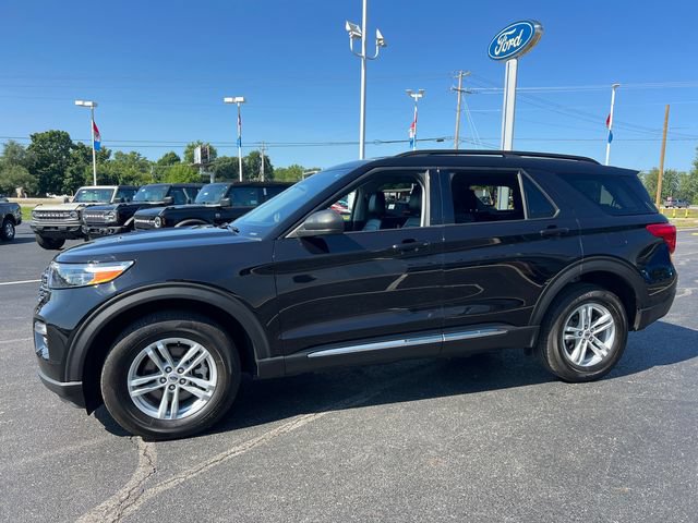 Certified 2024 Ford Explorer XLT w/ Equipment Group 202A AWD/4WD image 3