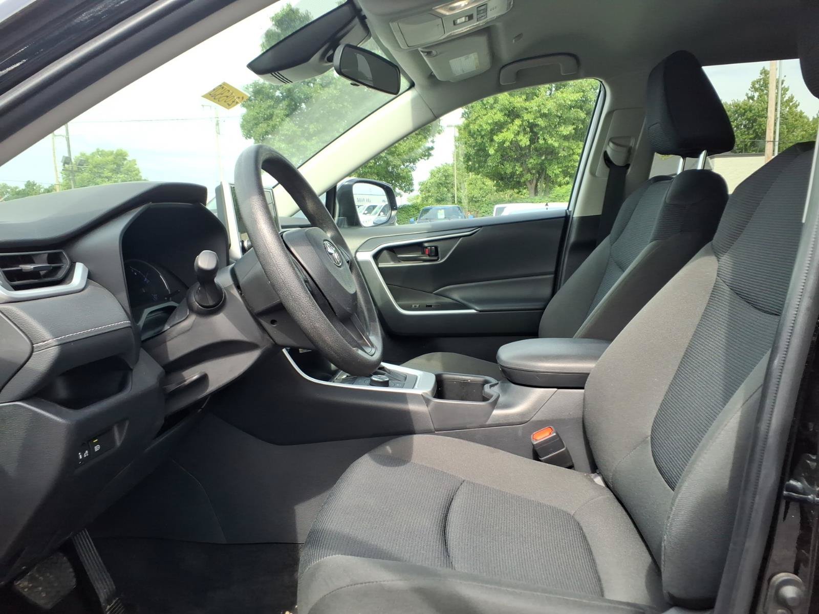 Used 2025 Toyota RAV4 LE AWD/4WD image 23