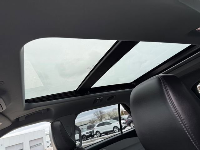 Certified 2022 Ford Explorer XLT w/ Equipment Group 202A image 18