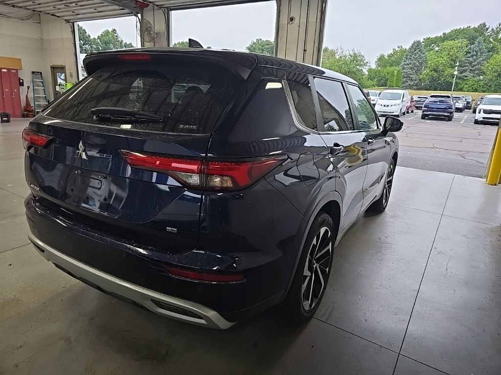 Used 2024 Mitsubishi Outlander SE AWD/4WD image 4