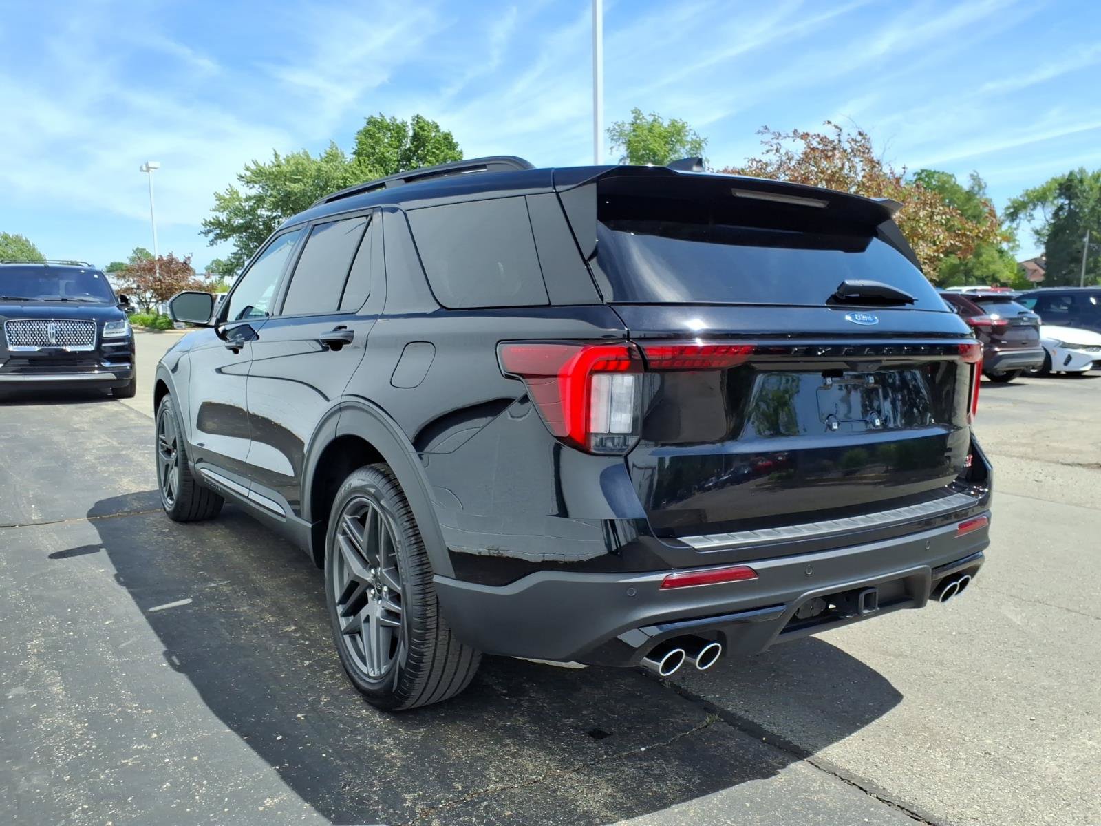 Certified 2025 Ford Explorer ST AWD/4WD image 4