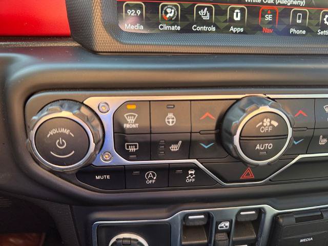 Used 2023 Jeep Wrangler Unlimited Rubicon w/ Cold Weather Group AWD/4WD image 30