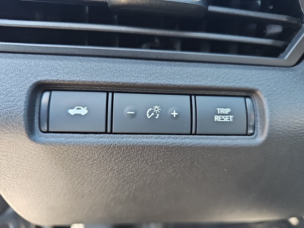 Used 2024 Nissan Altima 2.5 SV FWD image 23