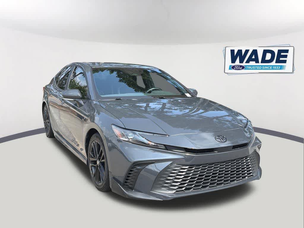 Used 2025 Toyota Camry SE w/ Convenience Package FWD image 3