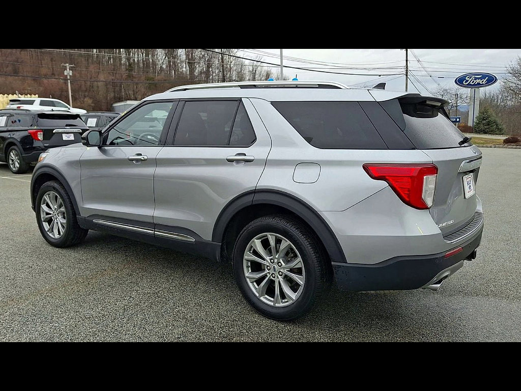 Certified 2022 Ford Explorer Limited w/ Equipment Group 301A image 3