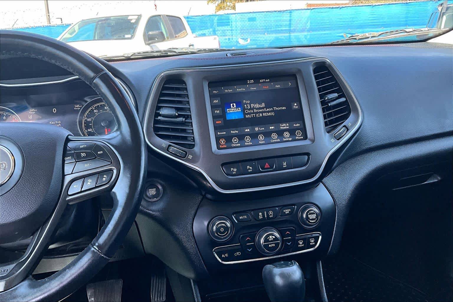 Used 2021 Jeep Cherokee Trailhawk w/ Technology Group AWD/4WD image 7