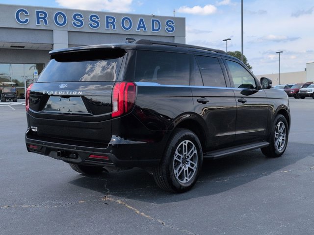 Certified 2025 Ford Expedition Active RWD image 4