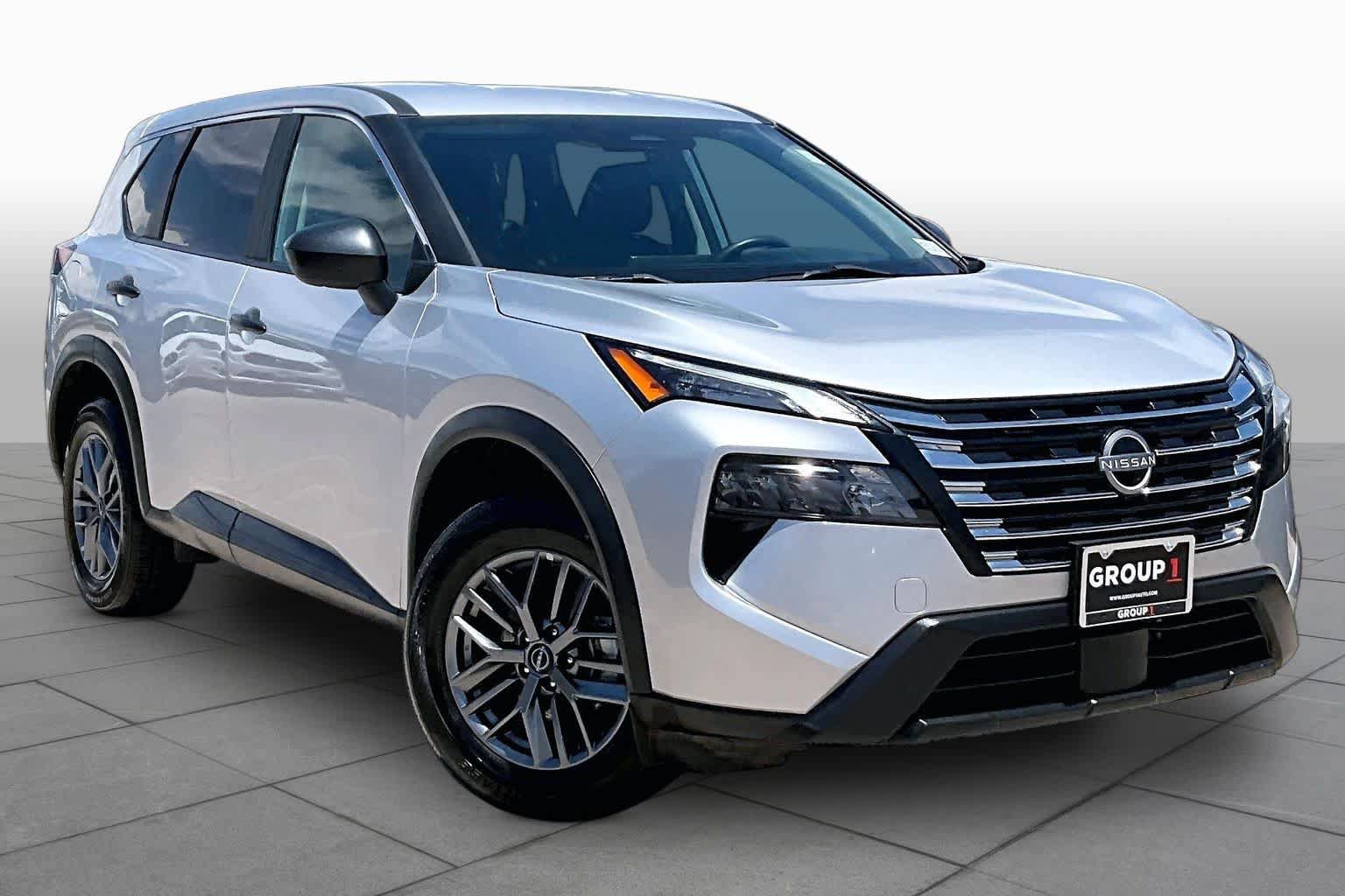 Used 2024 Nissan Rogue S AWD/4WD image 3