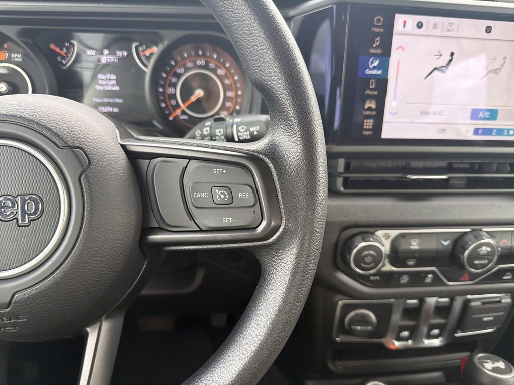Used 2025 Jeep Wrangler Sport image 28