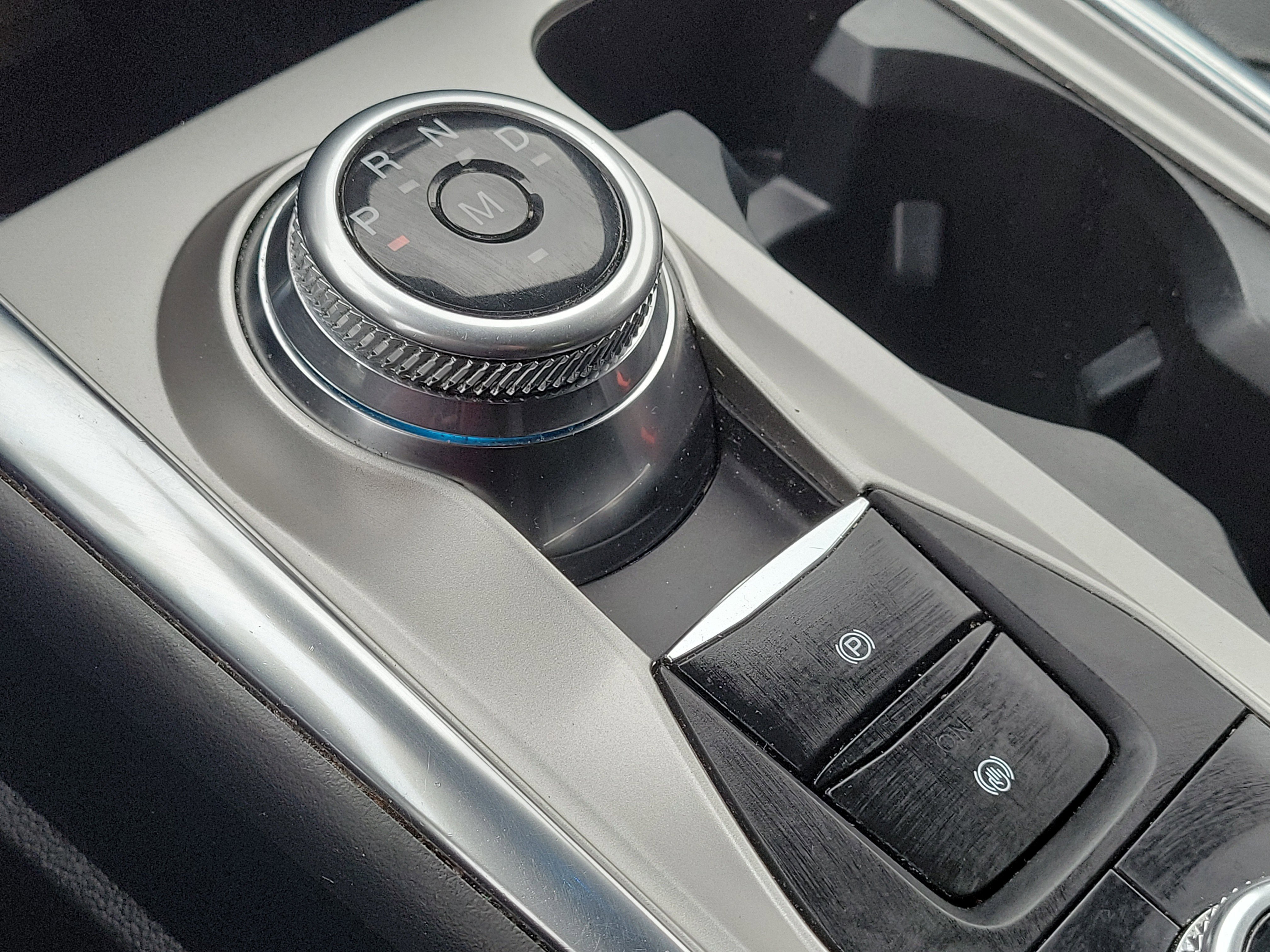 Certified 2020 Ford Explorer XLT w/ Equipment Group 202A image 31