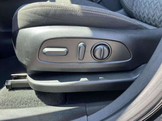 Used 2023 Chevrolet Equinox LT FWD image 19