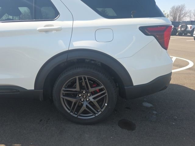 Certified 2025 Ford Explorer ST AWD/4WD image 15