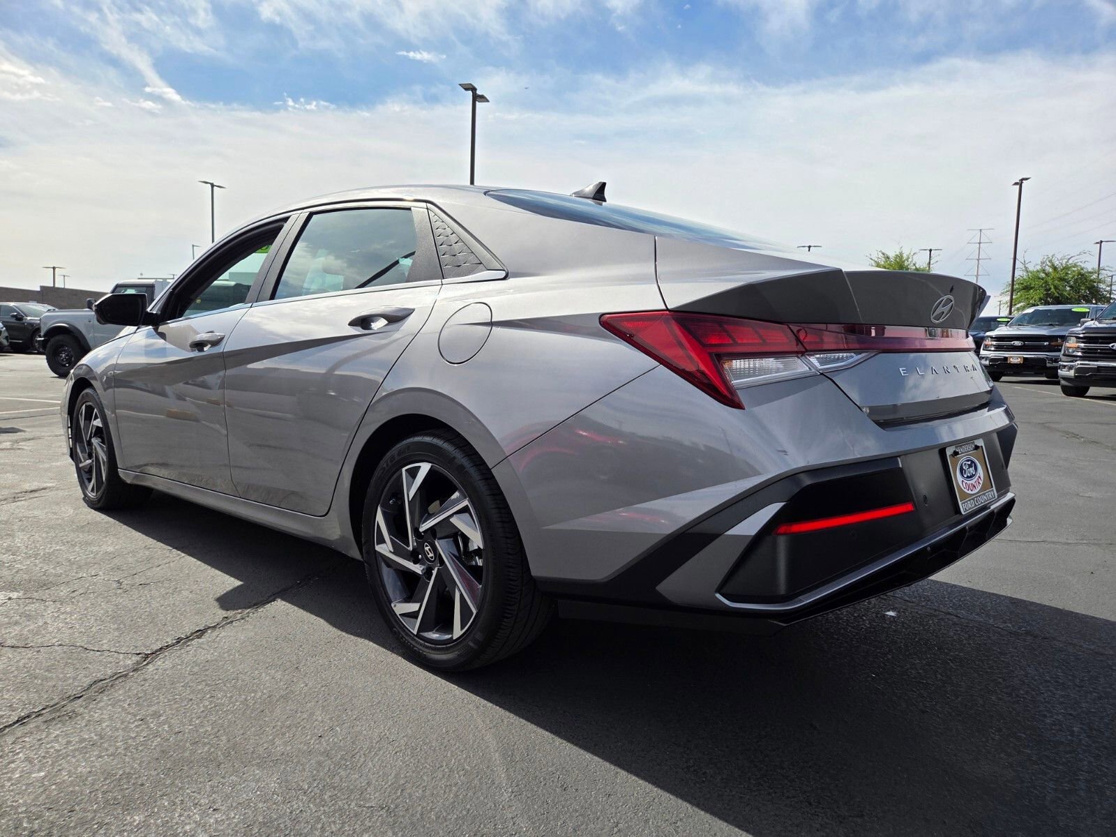 Used 2024 Hyundai Elantra Limited FWD image 3