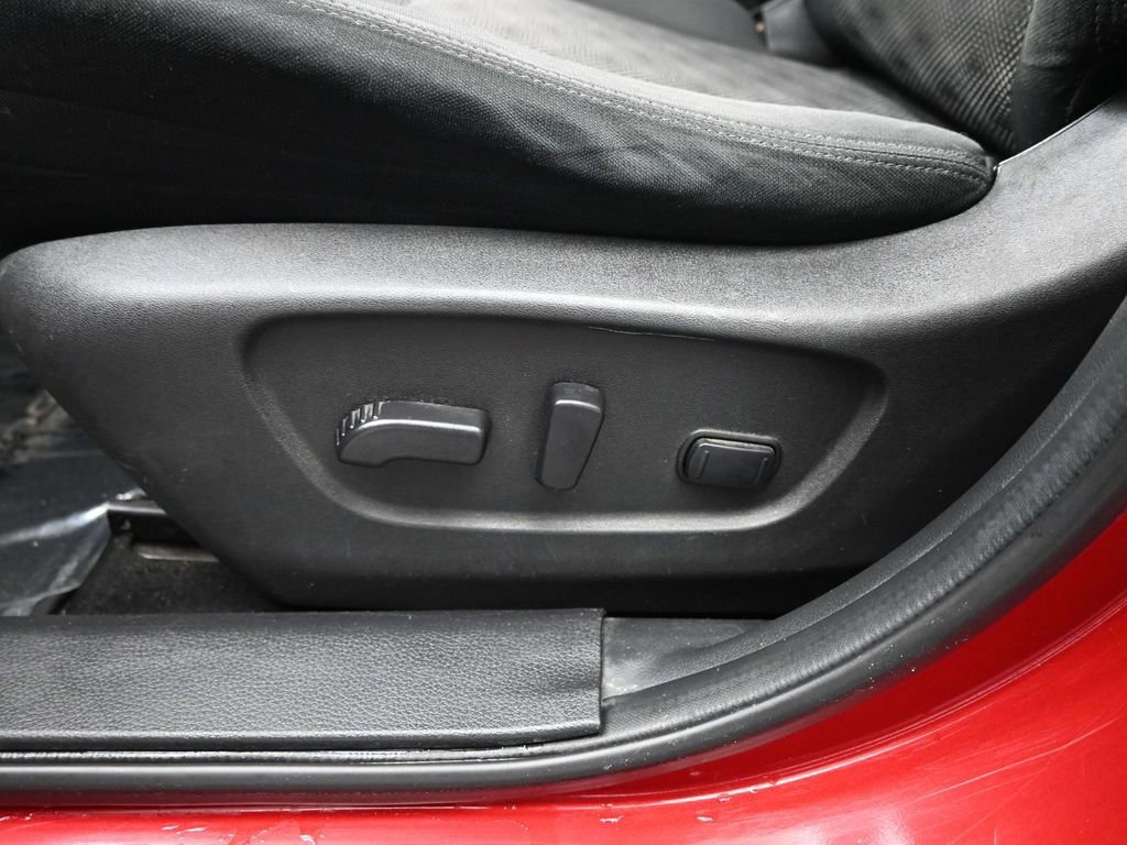 Used 2018 Nissan Rogue Sport SV image 38