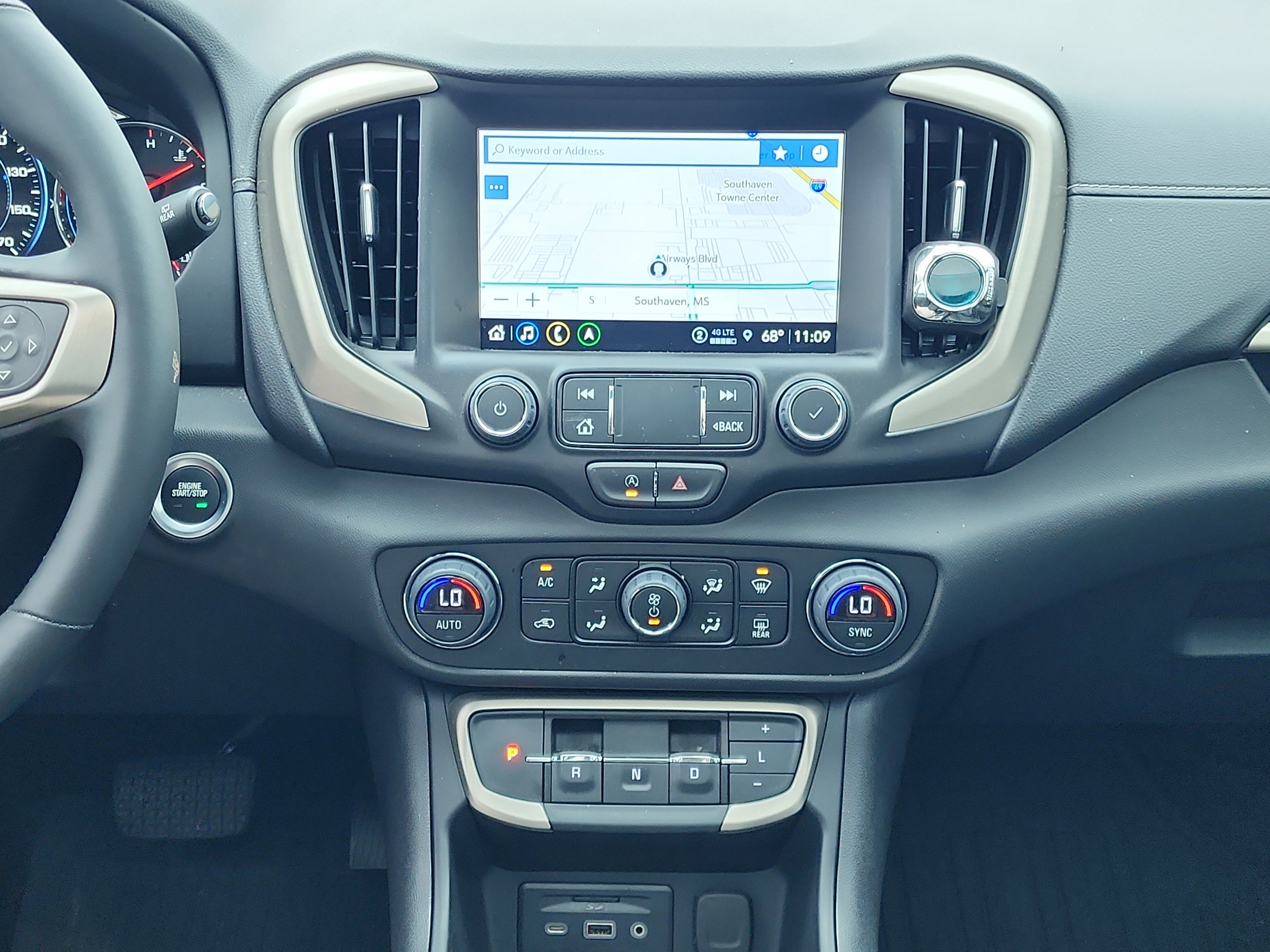 Used 2024 GMC Terrain Denali w/ Denali Premium Package image 25