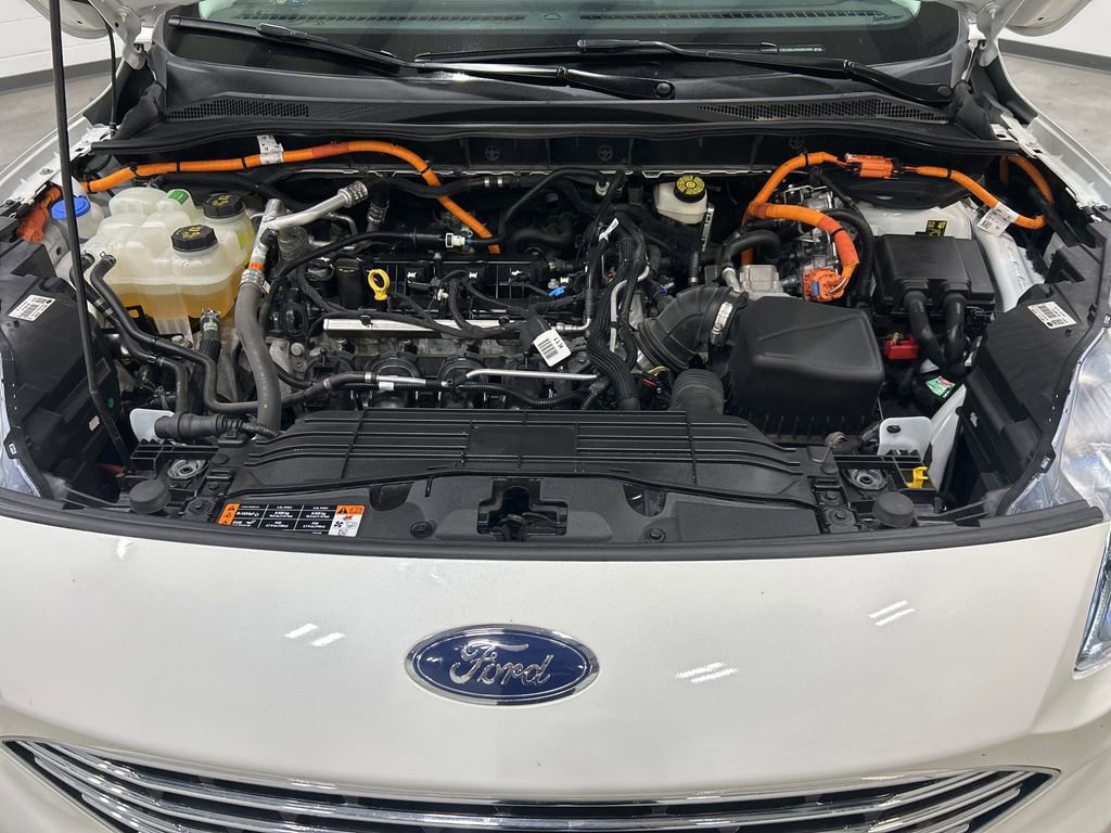 Certified 2022 Ford Escape Titanium image 3