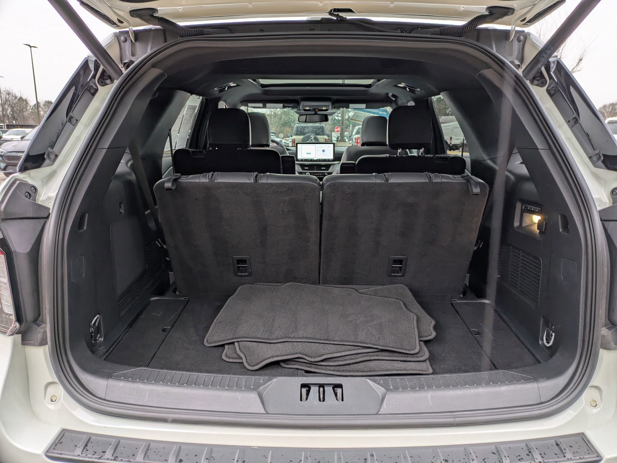 Certified 2025 Ford Explorer ST-Line w/ Premium Package image 37