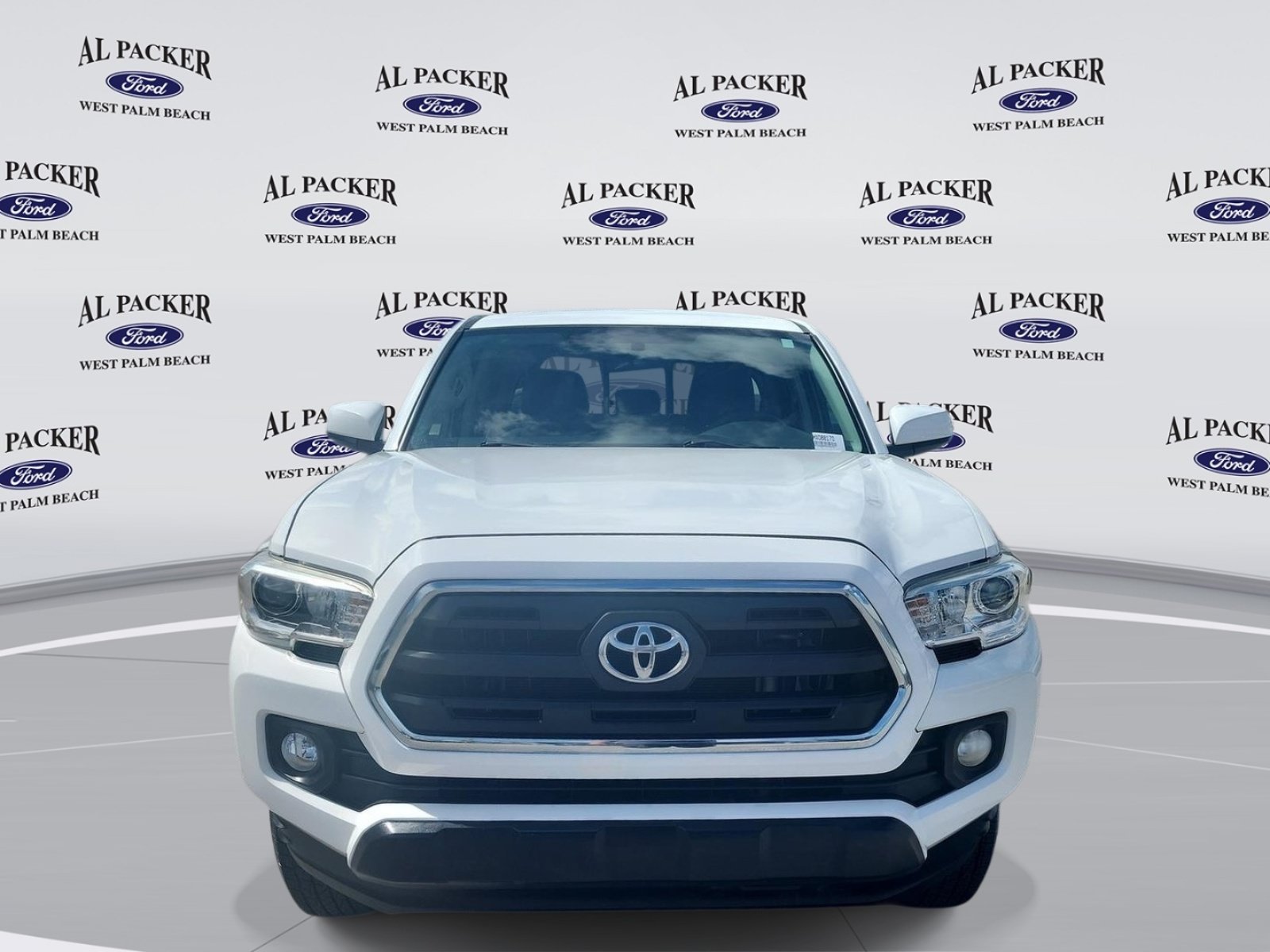 Used 2017 Toyota Tacoma SR5 w/ SR5 Appearance Package (SM) RWD image 8
