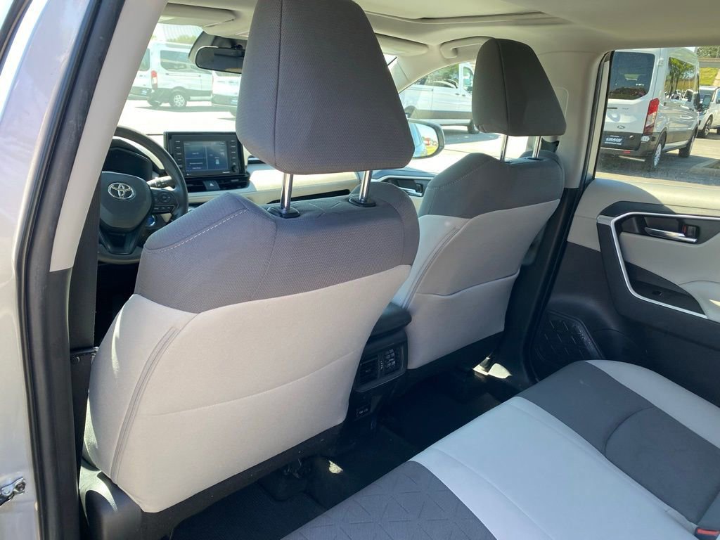 Used 2022 Toyota RAV4 XLE AWD/4WD image 29