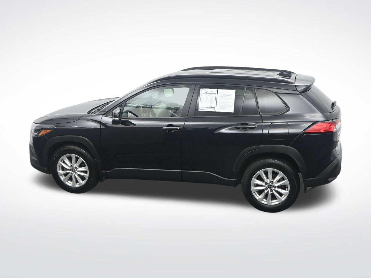 Used 2025 Toyota Corolla Cross LE FWD image 43