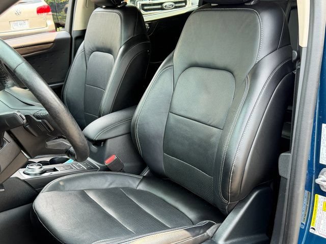 Certified 2020 Ford Escape Titanium w/ Titanium Premium Package 2.0 AWD/4WD image 9
