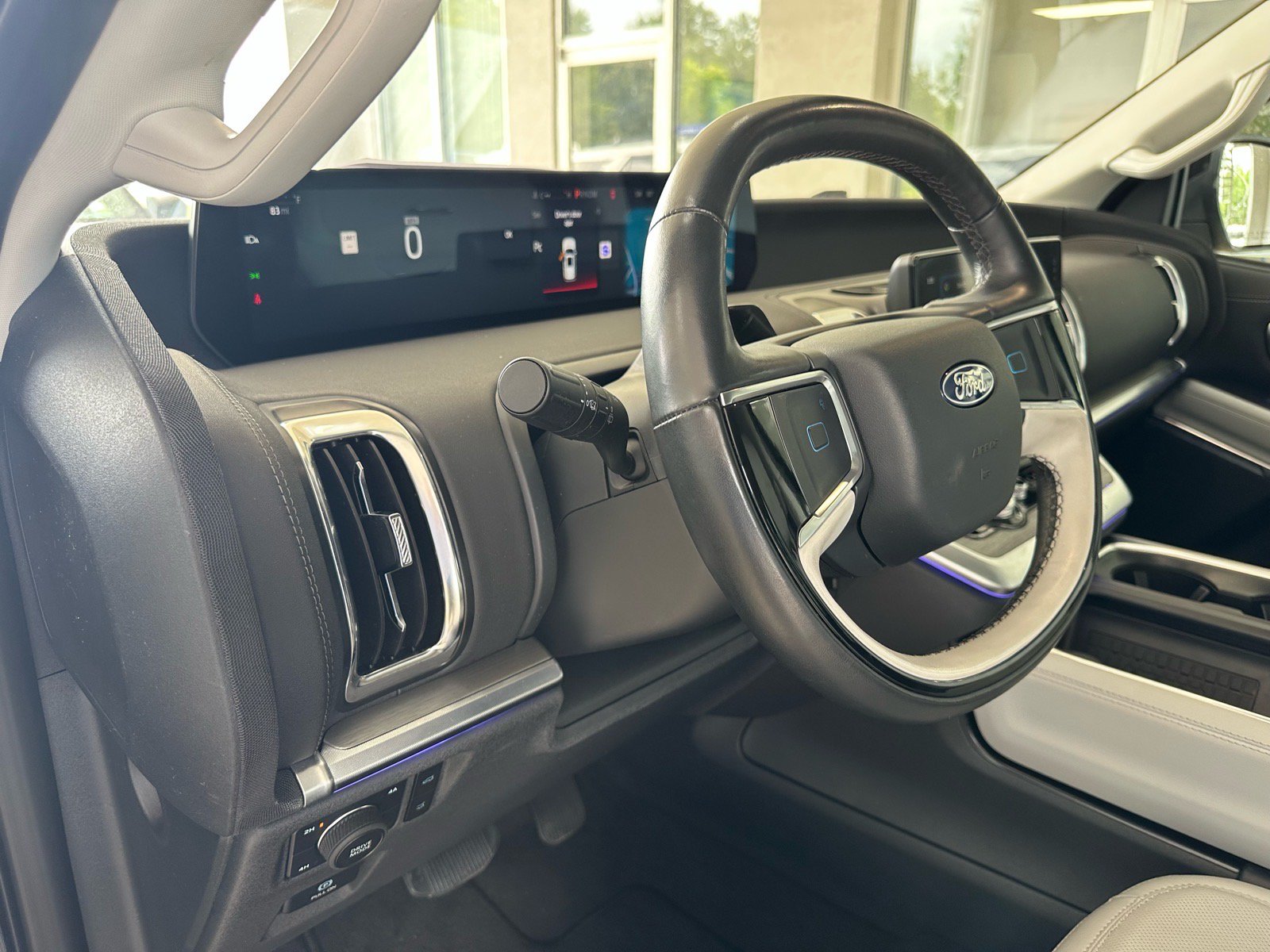 Certified 2025 Ford Expedition Max Platinum w/ Driver's Package AWD/4WD image 19