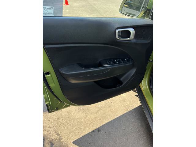 Used 2020 Hyundai Venue SE FWD image 11