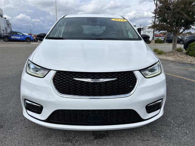 Used 2024 Chrysler Pacifica Touring-L image 9