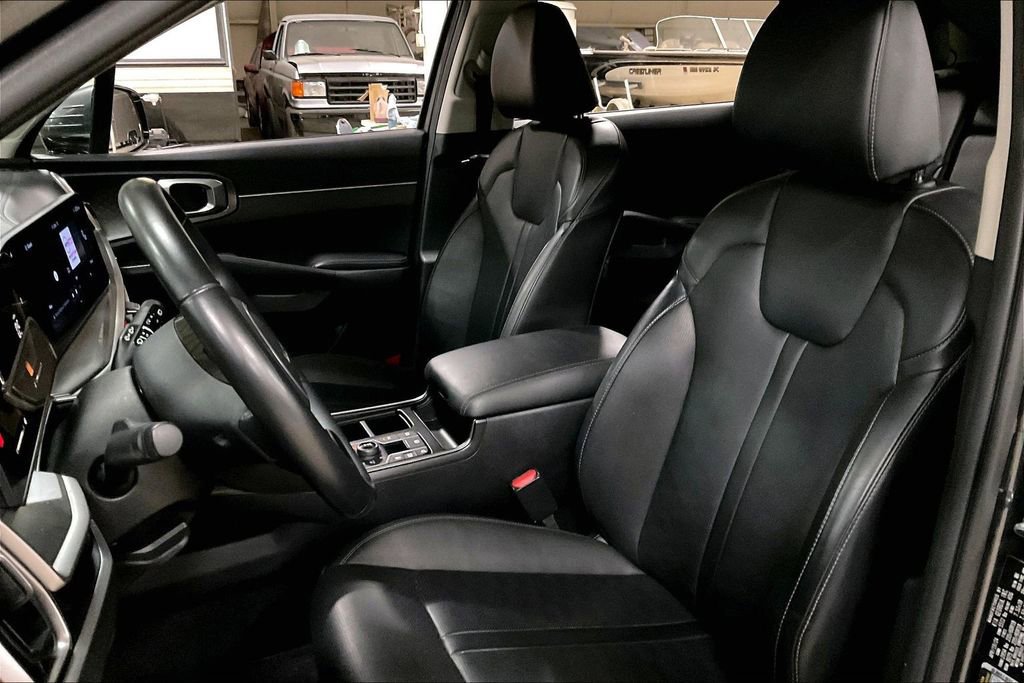 Used 2024 Kia Sorento S image 23
