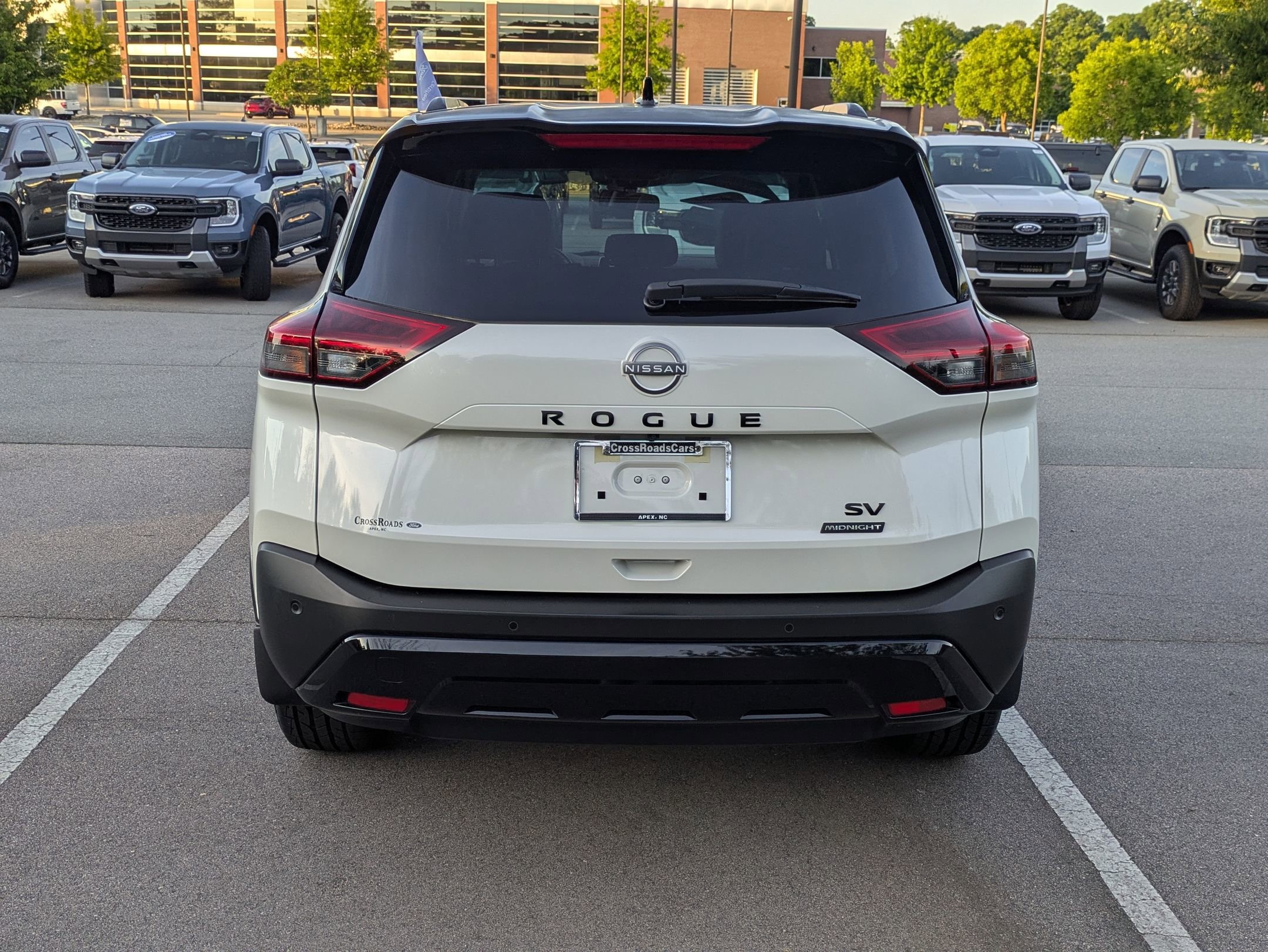 Used 2023 Nissan Rogue SV w/ SV Premium B Package FWD image 5