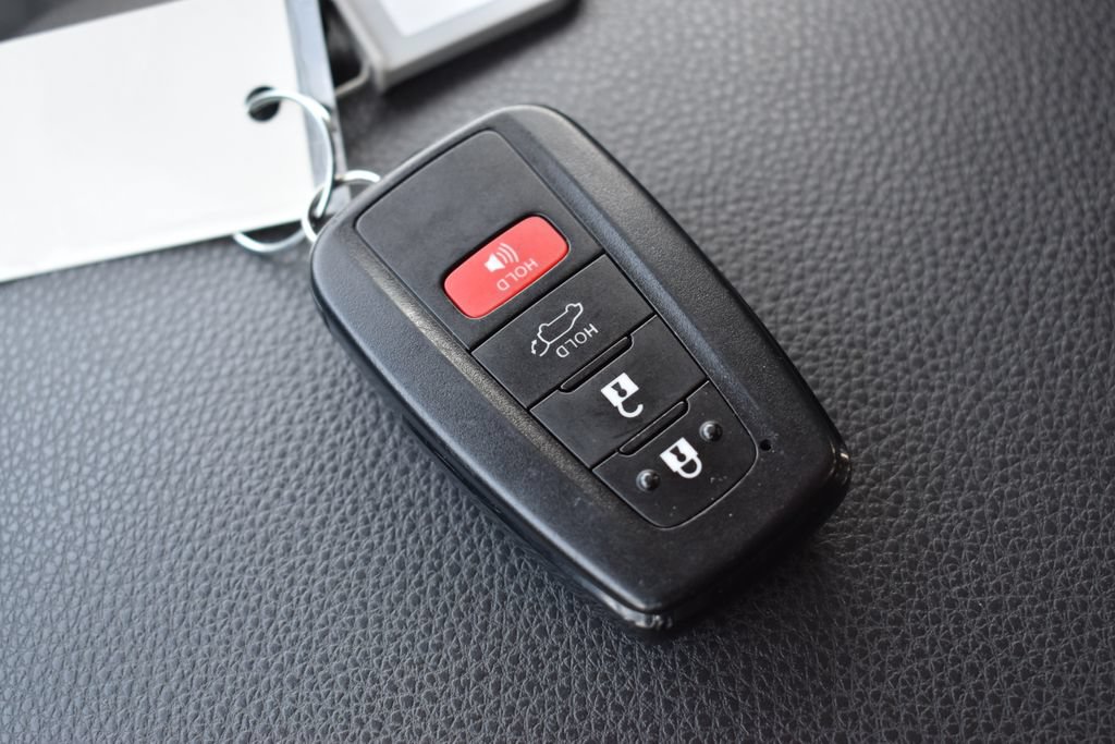 Used 2025 Toyota RAV4 XLE w/ Convenience Package AWD/4WD image 13