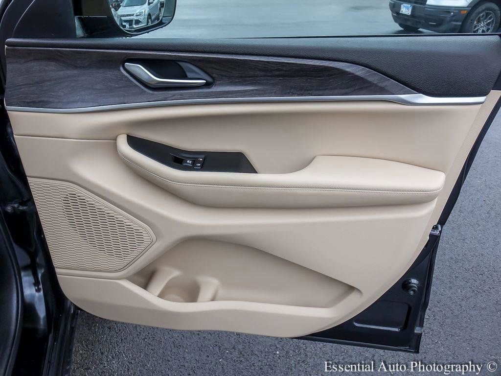 Used 2023 Jeep Grand Cherokee Limited w/ Luxury Tech Group II AWD/4WD image 26