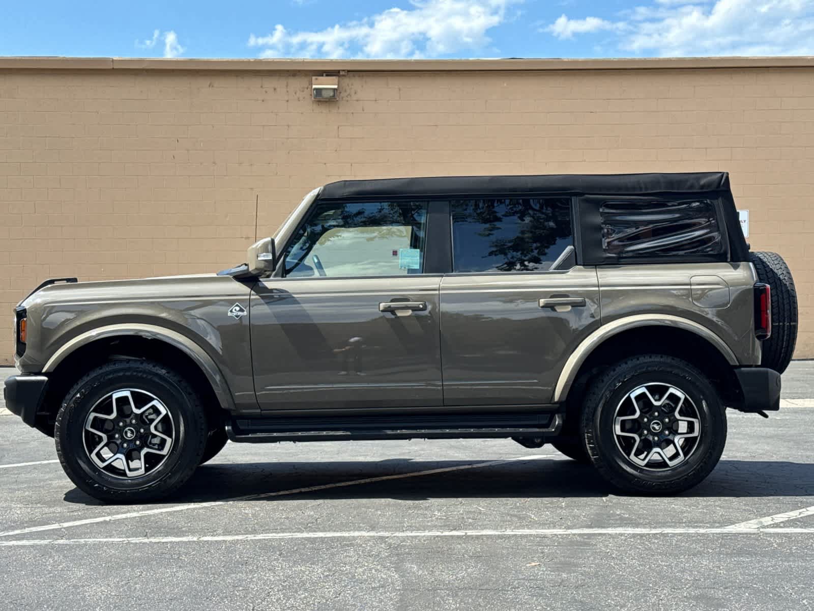 Certified 2025 Ford Bronco Outer Banks AWD/4WD image 5
