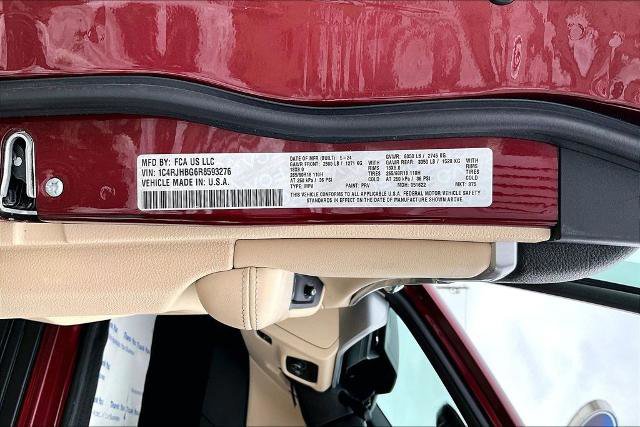 Used 2024 Jeep Grand Cherokee Limited image 32