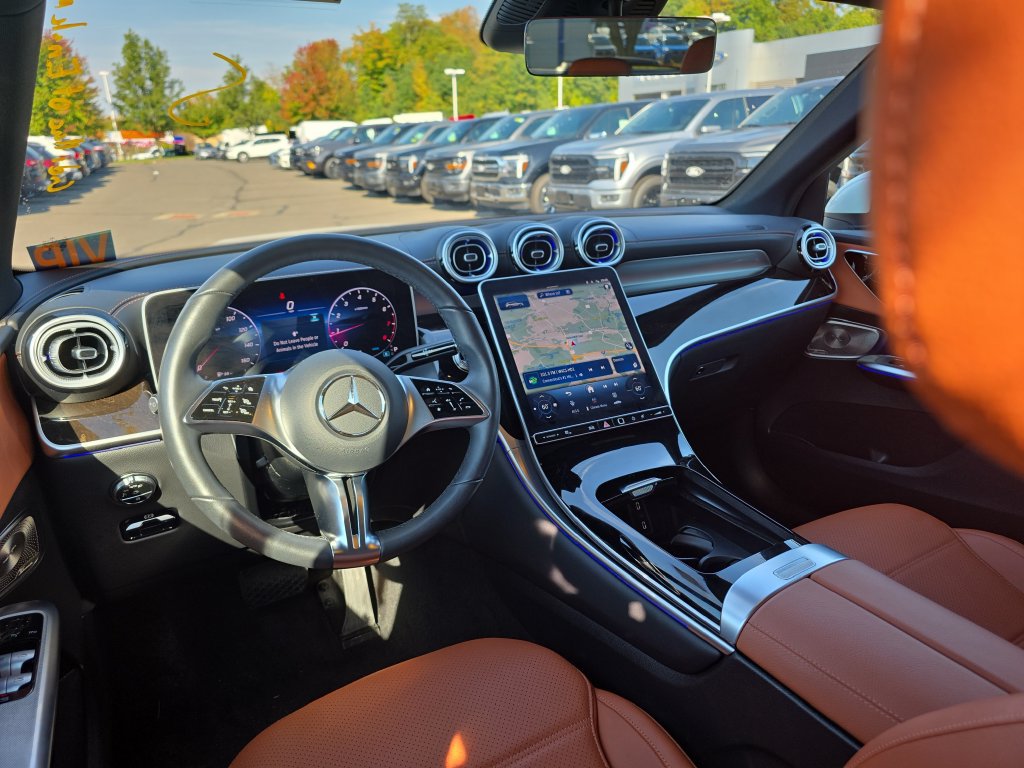 Used 2025 Mercedes-Benz GLC 300 4MATIC image 18