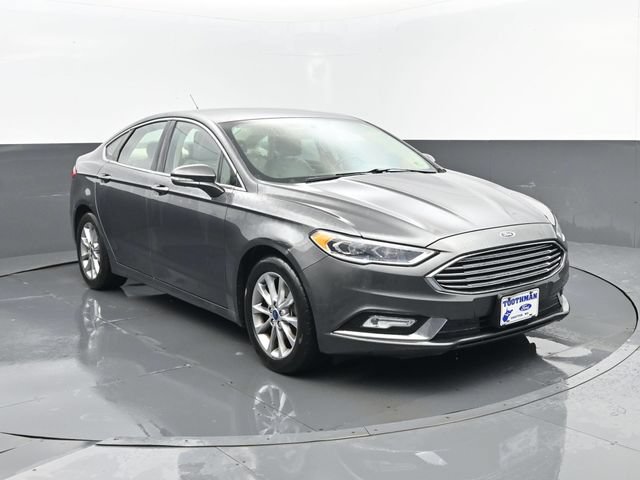 Certified 2017 Ford Fusion SE FWD image 3