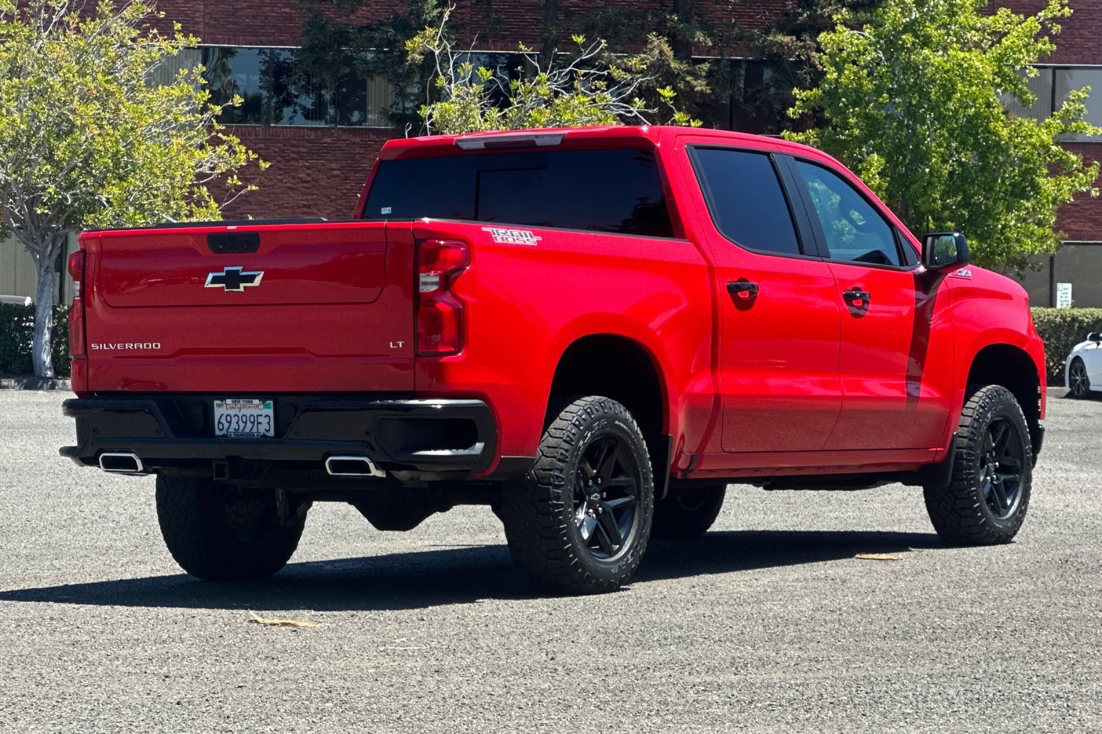 Used 2021 Chevrolet Silverado 1500 LT Trail Boss w/ Convenience Package II AWD/4WD image 3