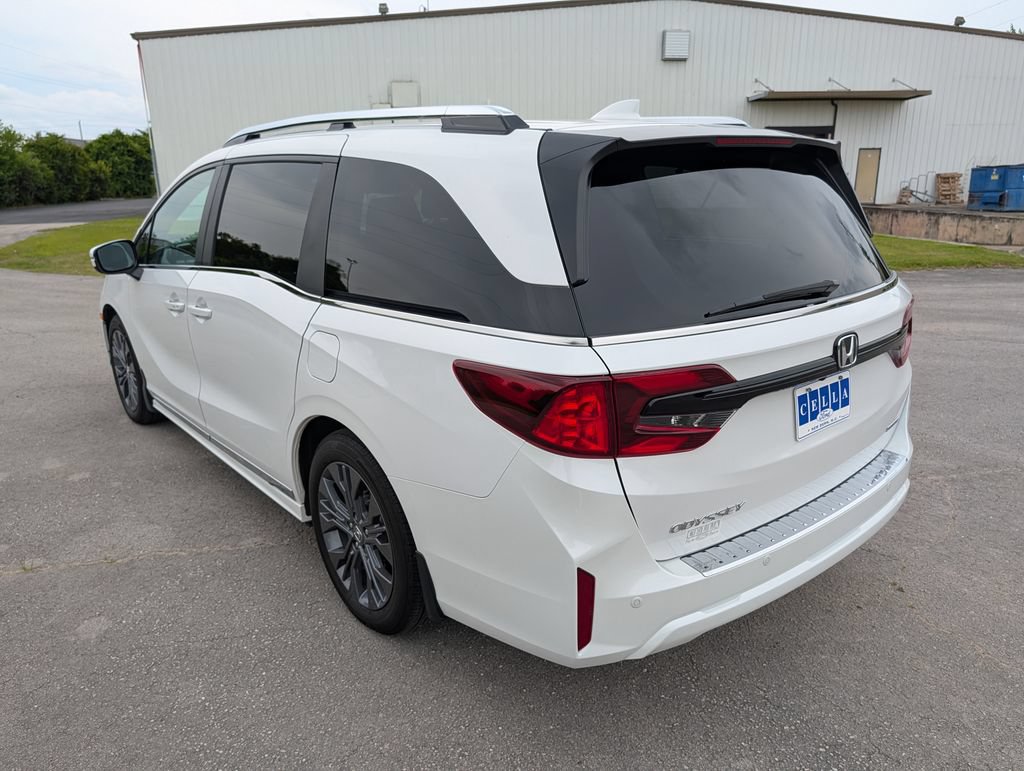 Used 2025 Honda Odyssey Touring image 4