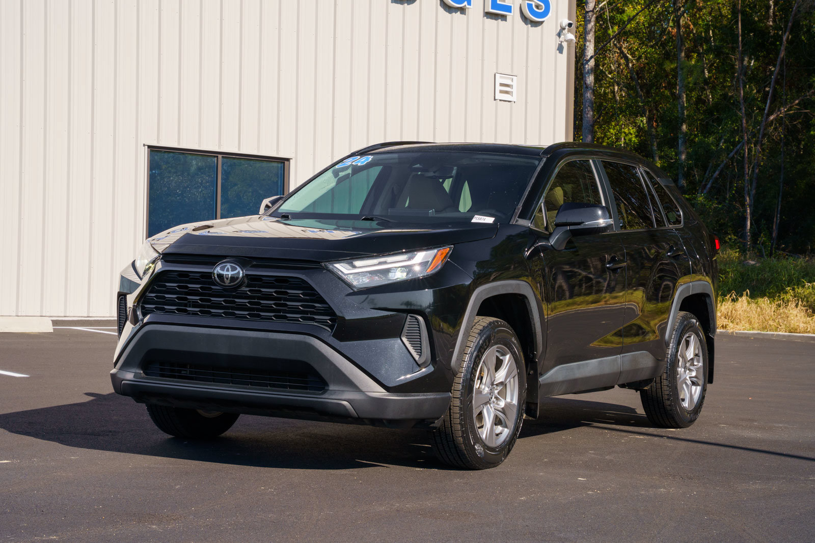 Used 2024 Toyota RAV4 XLE w/ Convenience Package FWD image 3