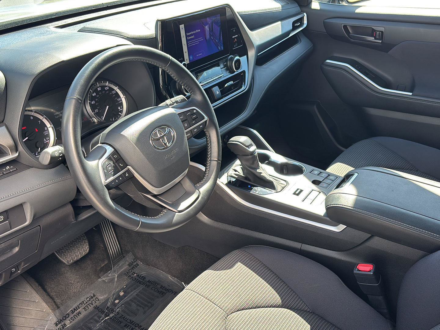 Used 2025 Toyota Highlander LE AWD/4WD image 12