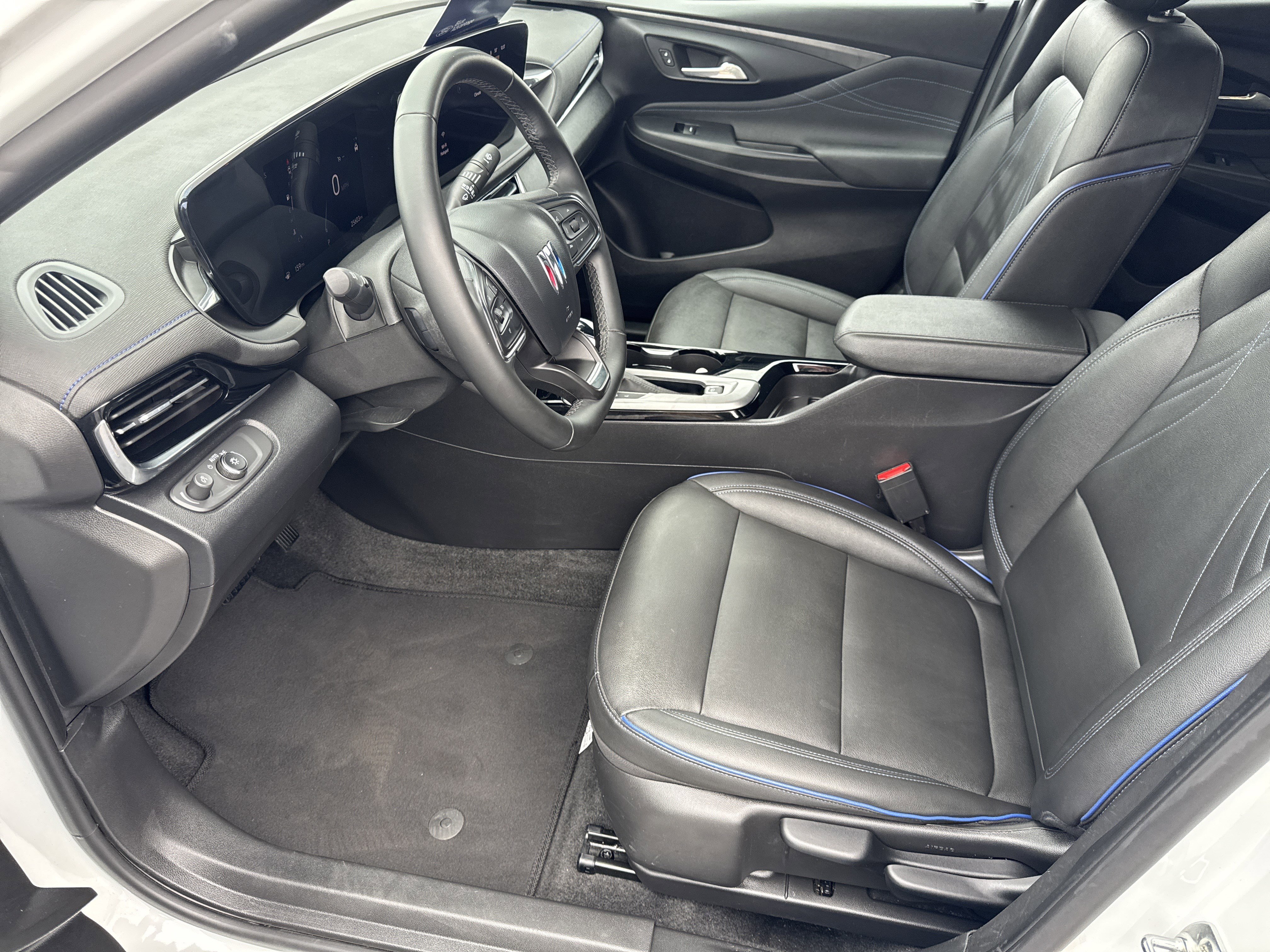 Used 2025 Buick Envista Sport Touring image 9