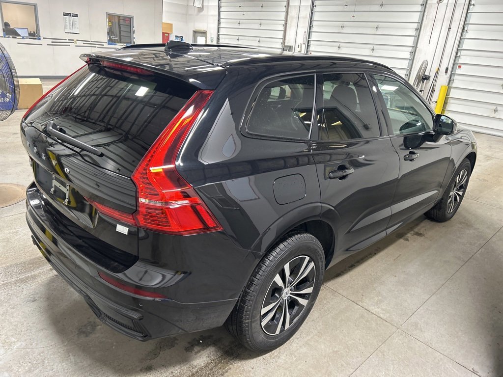 Used 2024 Volvo XC60 T8 Core image 3