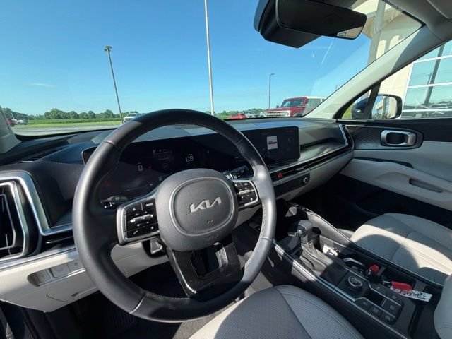 Used 2024 Kia Sorento EX FWD image 11
