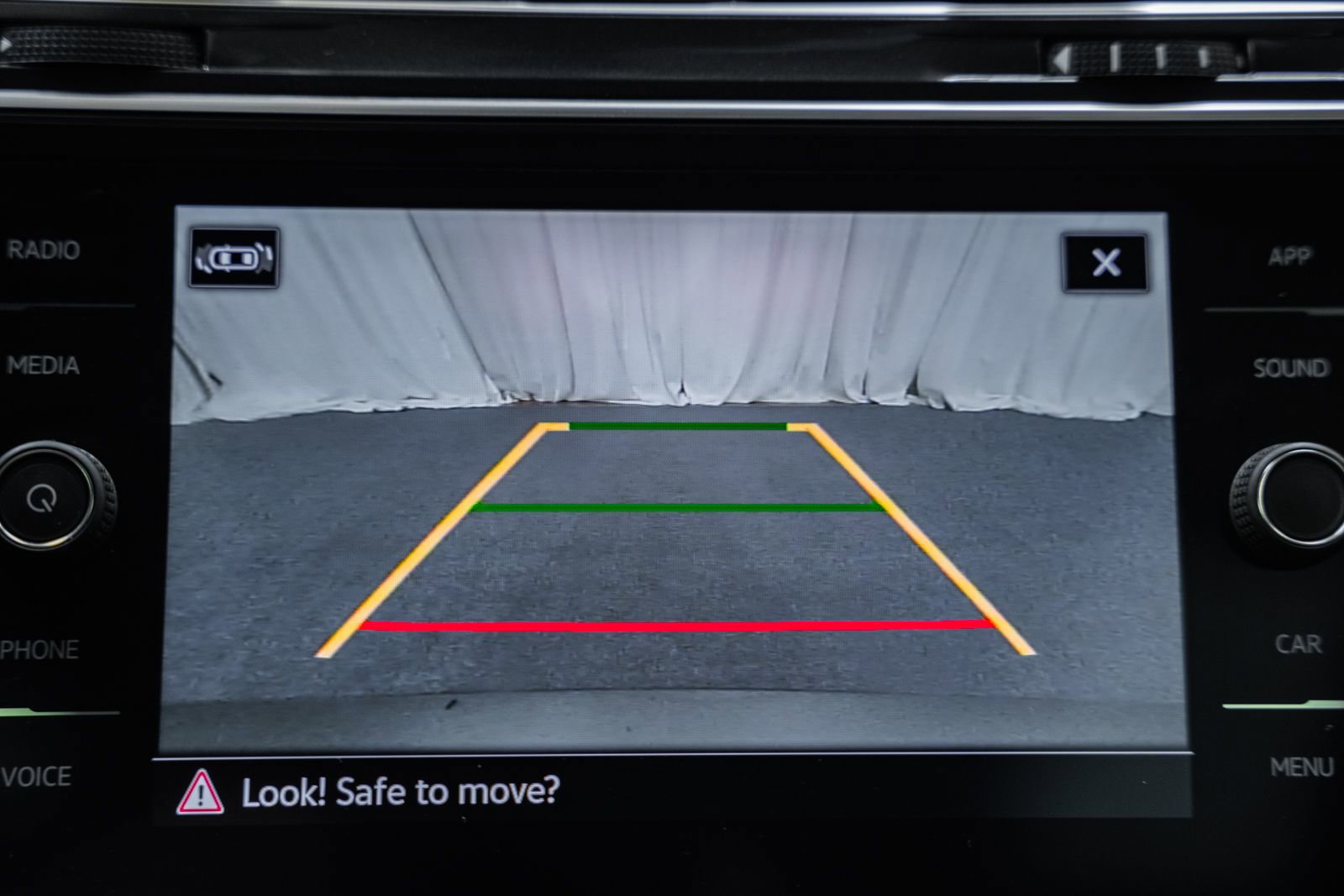 Used 2021 Volkswagen Tiguan SE R-Line image 44