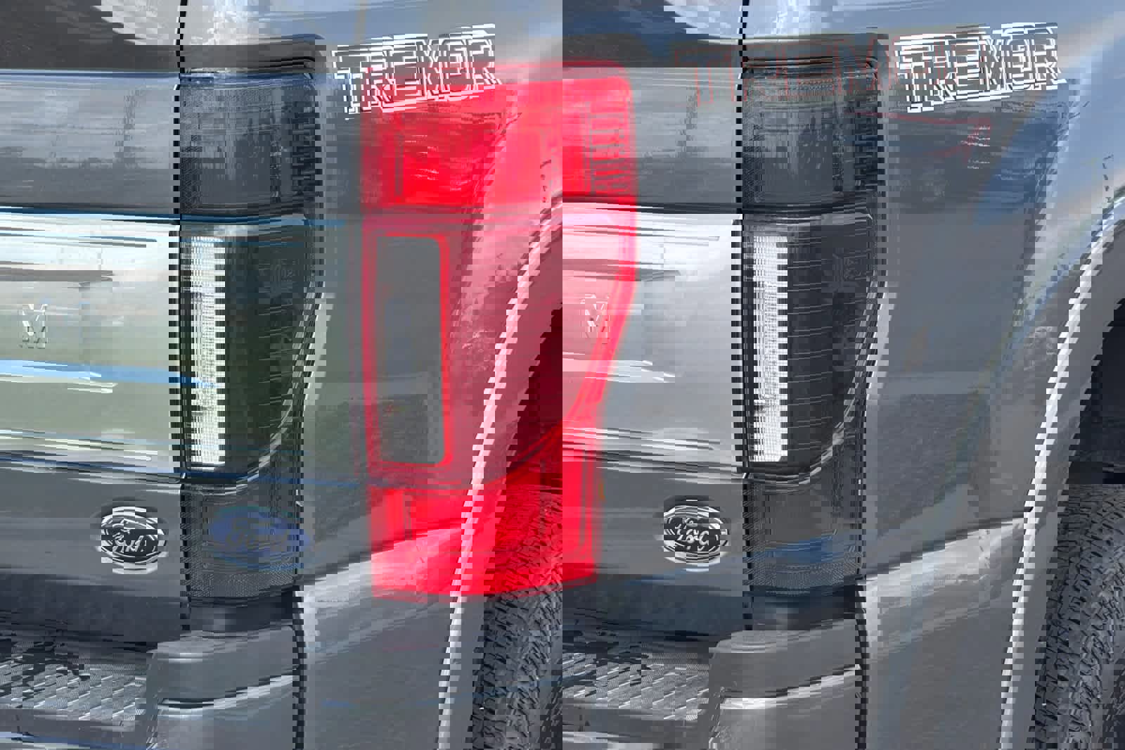 Certified 2022 Ford F350 Platinum w/ Tremor Off-Road Package image 26