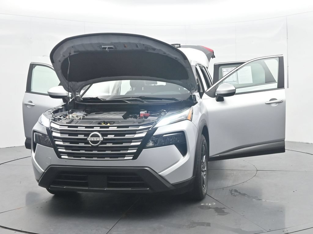 Used 2025 Nissan Rogue SV FWD image 50