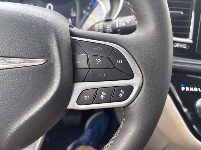 Used 2024 Chrysler Pacifica Limited FWD image 19