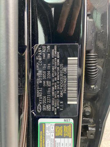 Used 2025 Hyundai Elantra Limited w/ Cargo Package image 15