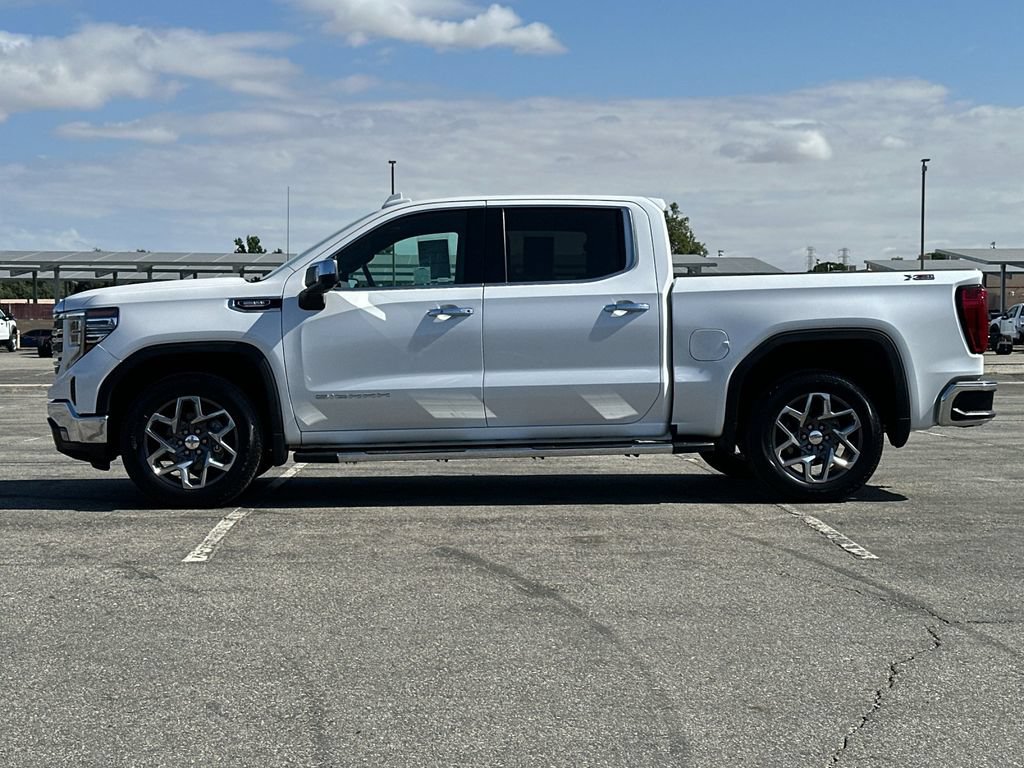 Used 2023 GMC Sierra 1500 SLT w/ SLT Premium Package AWD/4WD image 6