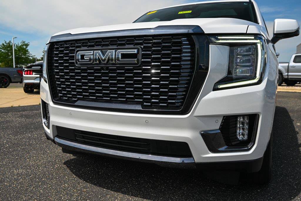 Used 2023 GMC Yukon XL Denali Ultimate AWD/4WD image 11